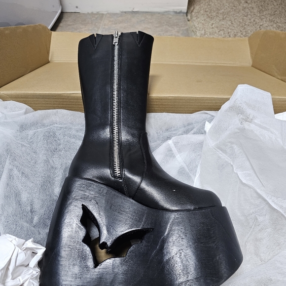 The Grave Girls- Dolls Kill- Platform Knee High boots- black- sz 5 - Picture 2 of 4